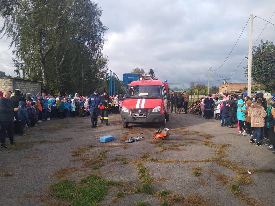 Рятувальники провели навчання з евакуації дітей та учителів Калинівської школи