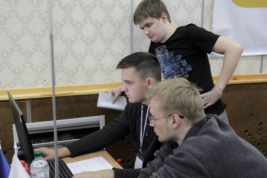 Півфінал студентської командної першості світу з програмування   АСМ-ІСРС по південно-східній Європі відбувся у ВНТУ