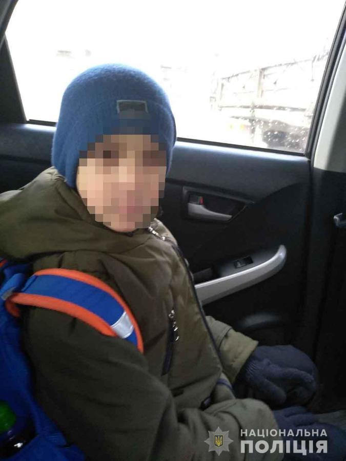 Вінницькі поліцейські повернули додому школяра, який загубився 