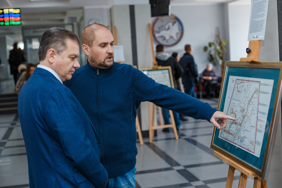 У холі міської ради відкрилась виставка копій старовинних карт, на яких зображена територія України