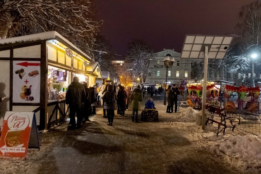 У центрі Вінниці на площі Європейській вже працює Новорічно-Різдвяний ярмарок