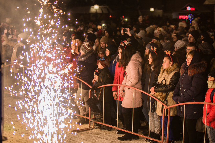 У Вінниці розпочались новорічні свята з відкриття Головної ялинки міста