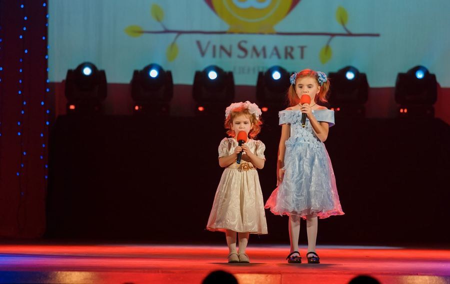 Більше 200 вихованців «Центру підліткових клубів за місцем проживання» VinSmart виступили на новорічному концерті