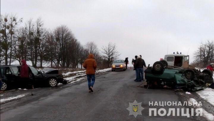 На Вінниччині через нетверезого водія "на євроблясі" загинуло двоє дорослих та немовля.  Ще семеро осіб у лікарні