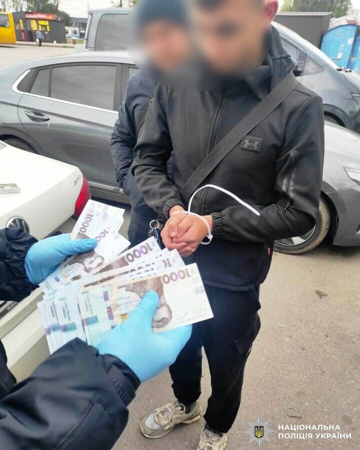 Група осіб шантажувала підлітка у Вінниці