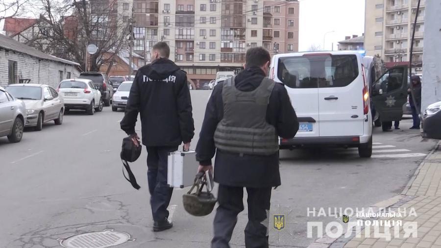 Поліція затримала жінку, яка у Вінниці «замінувала» банк