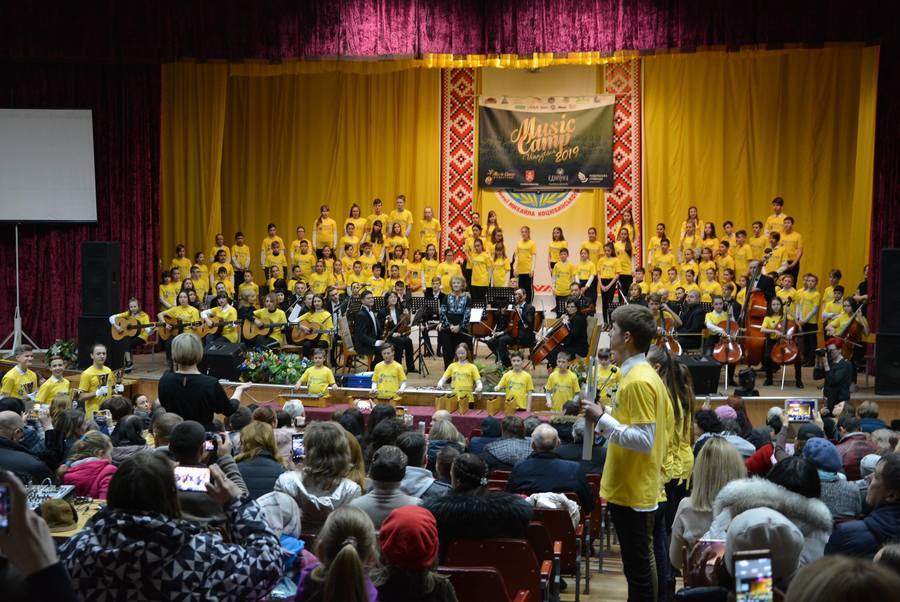 Хоровий спів у 150 дитячих голосів під супровід «Аркати». У Вінниці підбили підсумки «Music Camp International»