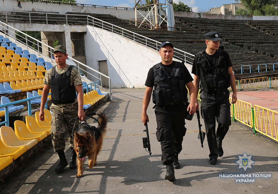 У Вінниці поліція провела навчання з «приборкання» футбольних фанатів-правопорушників