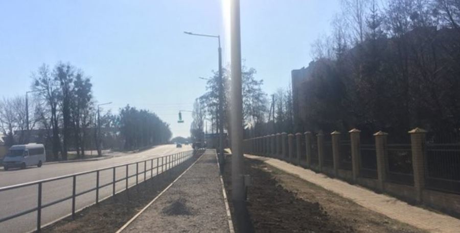 По Гніванському шосе триває капітальний ремонт тротуарів