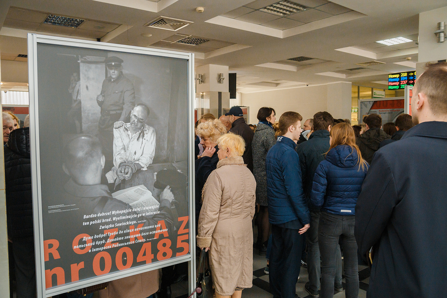 У холі міської ради відкрили виставку «Наказ №00485. Антипольська операція НКВС в радянській Україні 1937-1938 рр.»