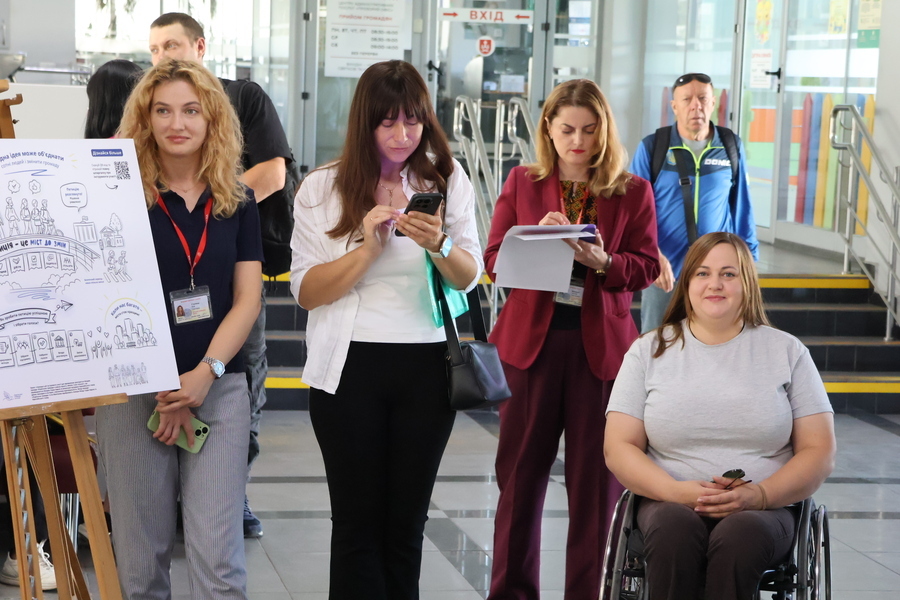 Як вінничани можуть впливати на рішення громади: у міськраді відкрили виставку