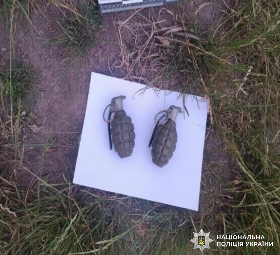 У Вінницькій області затримали злочинців за торгівлю зброєю та наркотиками (фото) У Вінницькій області затримали злочинців за торгівлю зброєю та наркотиками (фото)