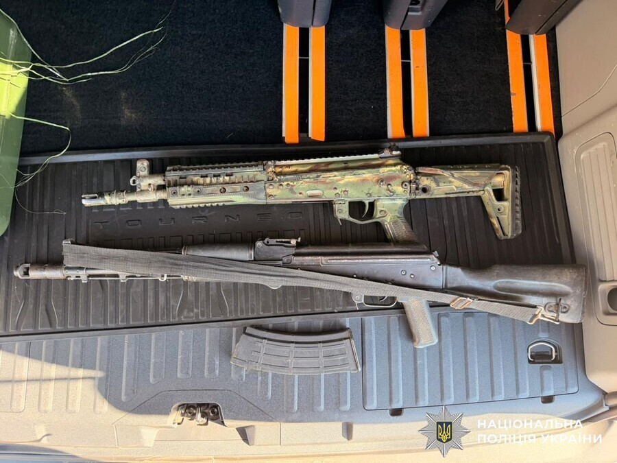 У Вінницькій області затримали злочинців за торгівлю зброєю та наркотиками (фото) У Вінницькій області затримали злочинців за торгівлю зброєю та наркотиками (фото)