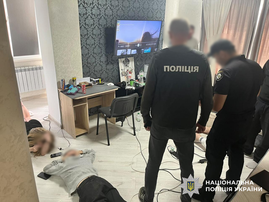 У Вінниці поліція припинила діяльність двох масштабних шахрайських кол-центрів (фото)