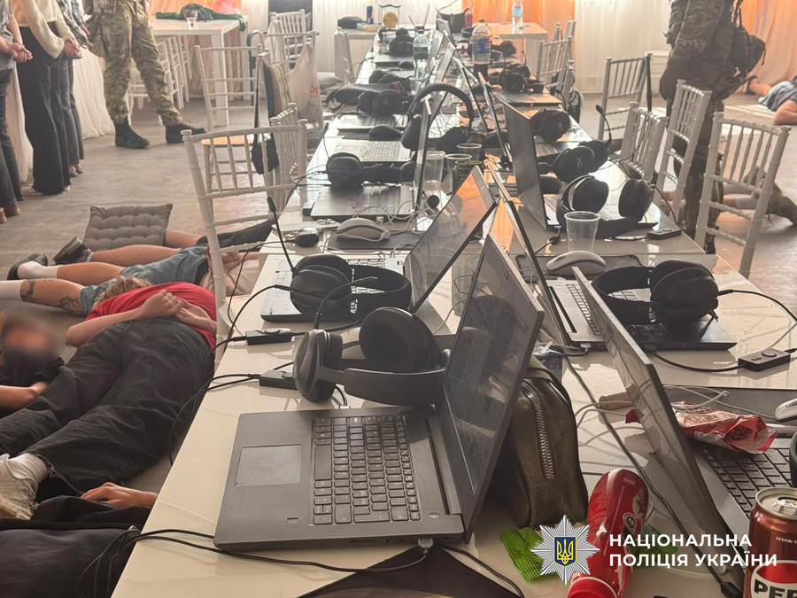 У Вінниці поліція припинила діяльність двох масштабних шахрайських кол-центрів (фото)