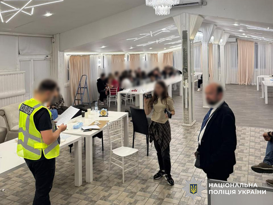 У Вінниці поліція припинила діяльність двох масштабних шахрайських кол-центрів (фото)