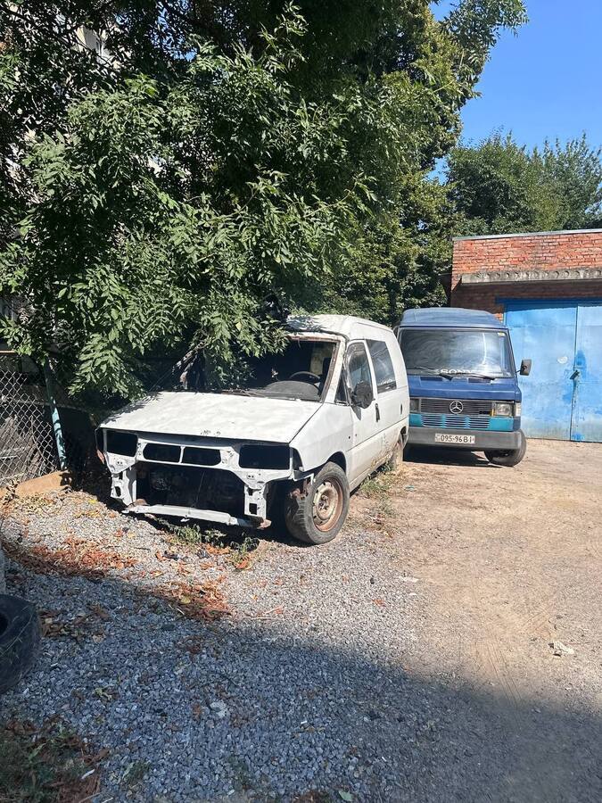 Власники авто у Вінниці прибрали більшість покинутих машин (фото) Власники авто у Вінниці прибрали більшість покинутих машин (фото)