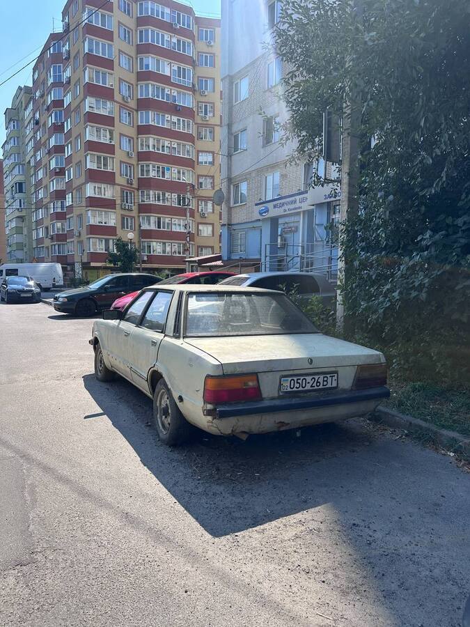 Власники авто у Вінниці прибрали більшість покинутих машин (фото) Власники авто у Вінниці прибрали більшість покинутих машин (фото)