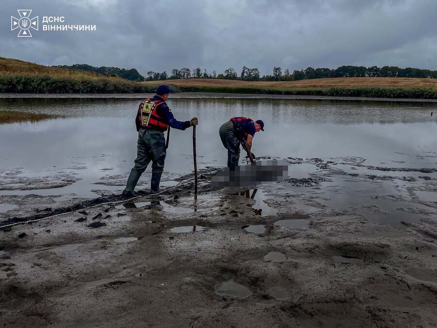 На Вінниччині зі спущеного ставка дістали чоловіка без ознак життя