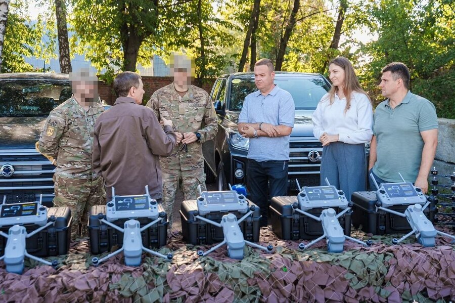 Пікапи, FPV-дрони та Matrice - МКГШ вчергове підсилив «Азов»