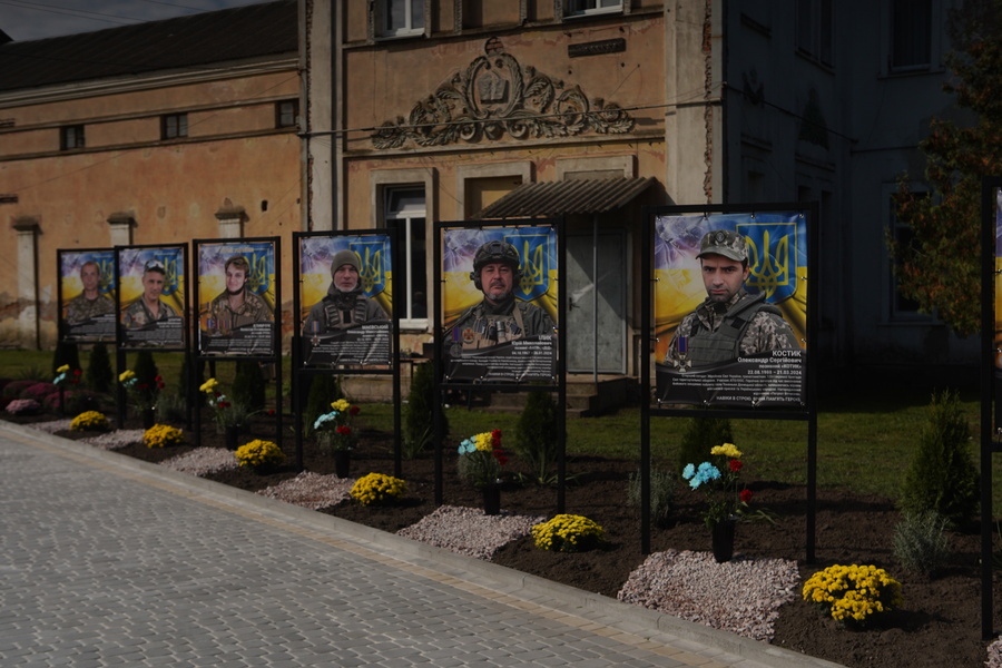 У Стадниці вшанували пам’ять 18 земляків, які загинули за Україну