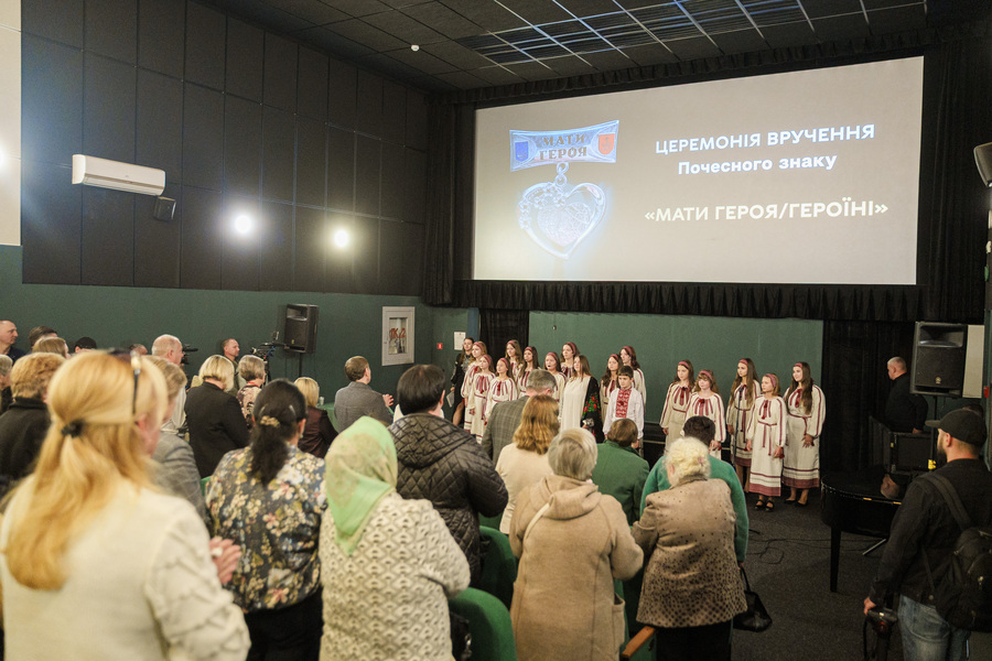 У Вінниці матерям полеглих воїнів передали почесні відзнаки