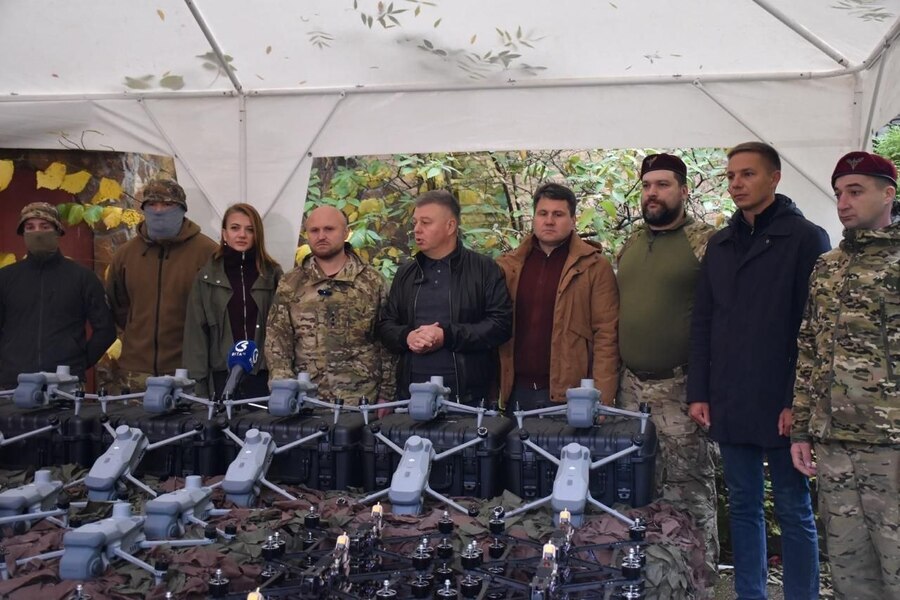 Ударні дрони та розвідувальні квадрокоптери передав військовим Міжрегіональний координаційний гумштаб