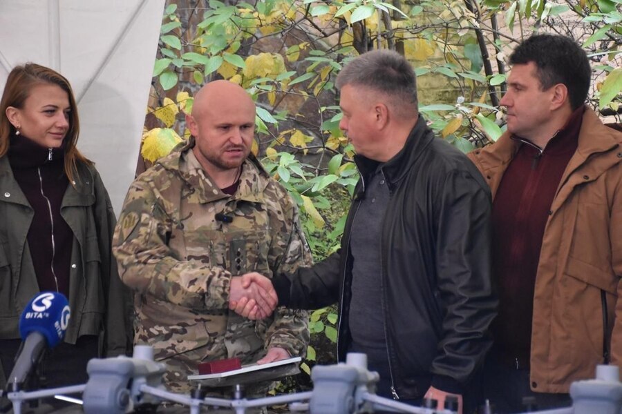 Ударні дрони та розвідувальні квадрокоптери передав військовим Міжрегіональний координаційний гумштаб