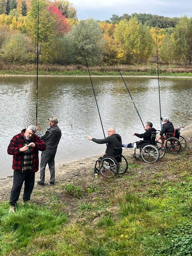 Риболовля та спілкування: у Вінниці організували відпочинок для ветеранів