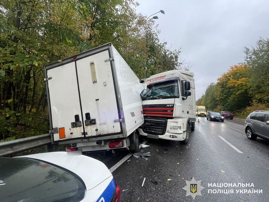 На об’їзній Вінниці сталася аварія за участю чотирьох авто: є травмована