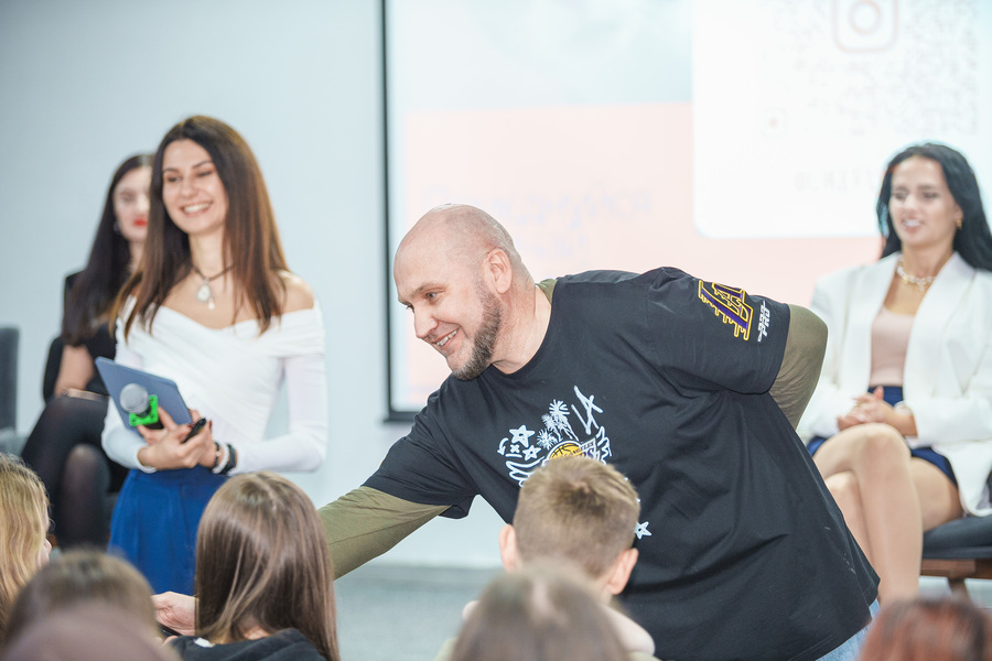 UKE.FUTURE 2026: українській молоді пропонують опанувати цифрові навички та заробити перші гроші онлайн