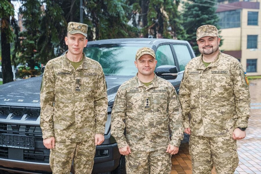 Потужний пікап артилеристам перадала команда МКГШ