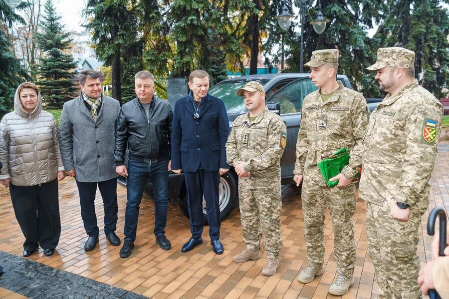 Потужний пікап артилеристам перадала команда МКГШ