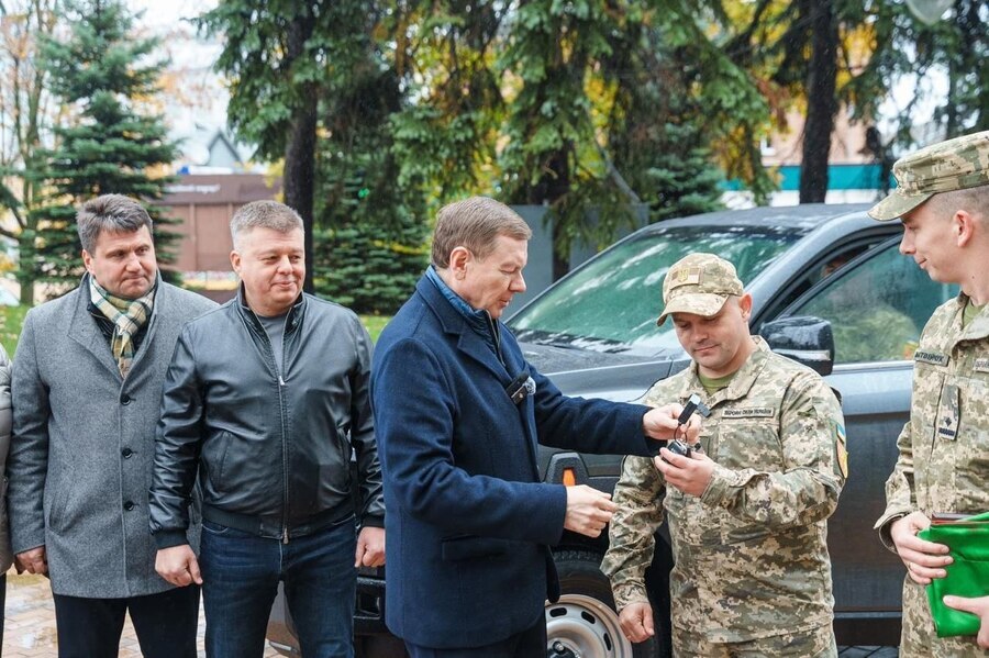 Потужний пікап артилеристам перадала команда МКГШ