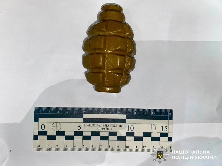 На Вінниччині чоловік вистрілив через двері у голову місцевому жителю: потерпілий у тяжкому стані