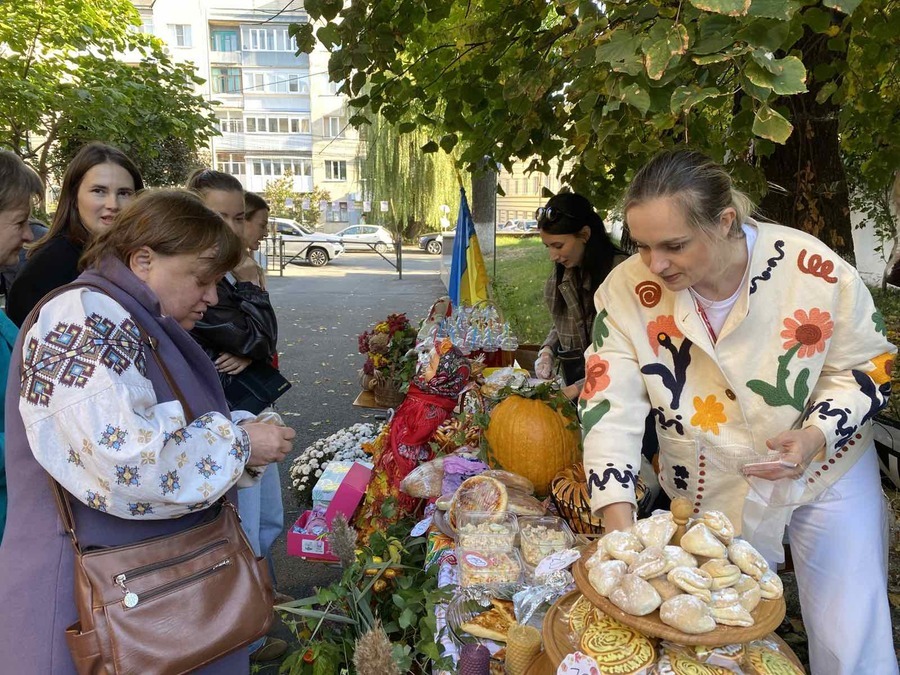 У Вінниці шкільний ярмарок допоміг забезпечити сім військових підрозділів