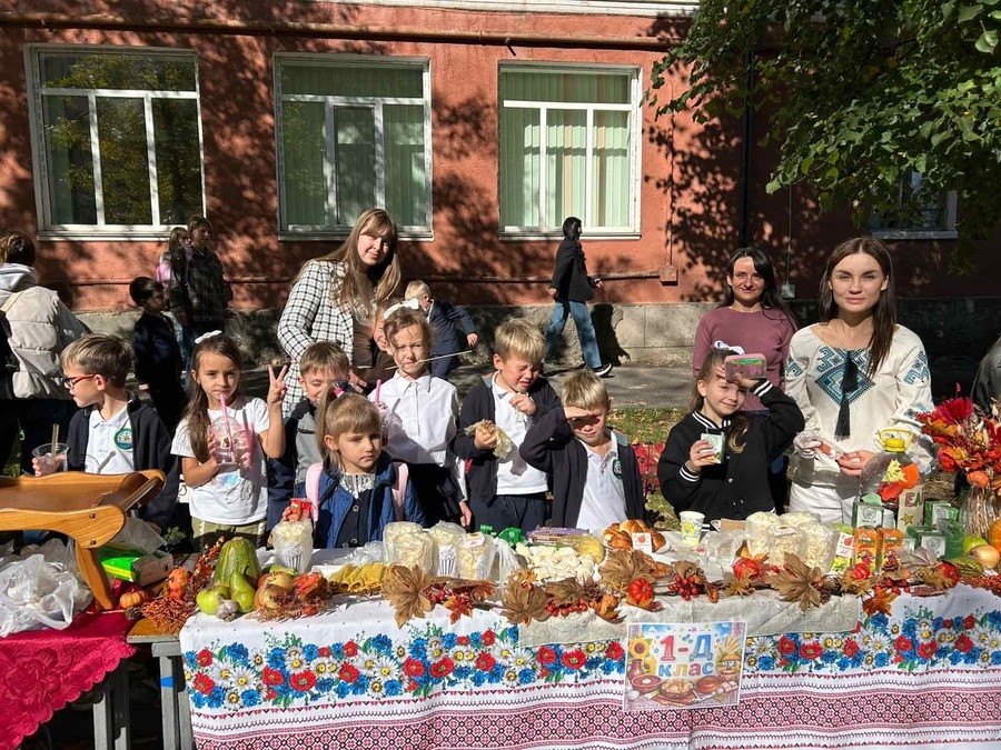 У Вінниці шкільний ярмарок допоміг забезпечити сім військових підрозділів