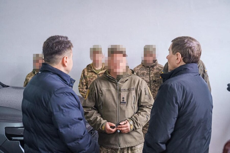 Пікапи для ППО передала команда МКГШ