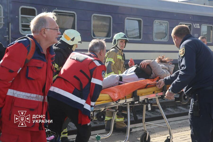 Росія вдарила по залізничному вокзалу в Дніпрі: є загиблі та поранені
