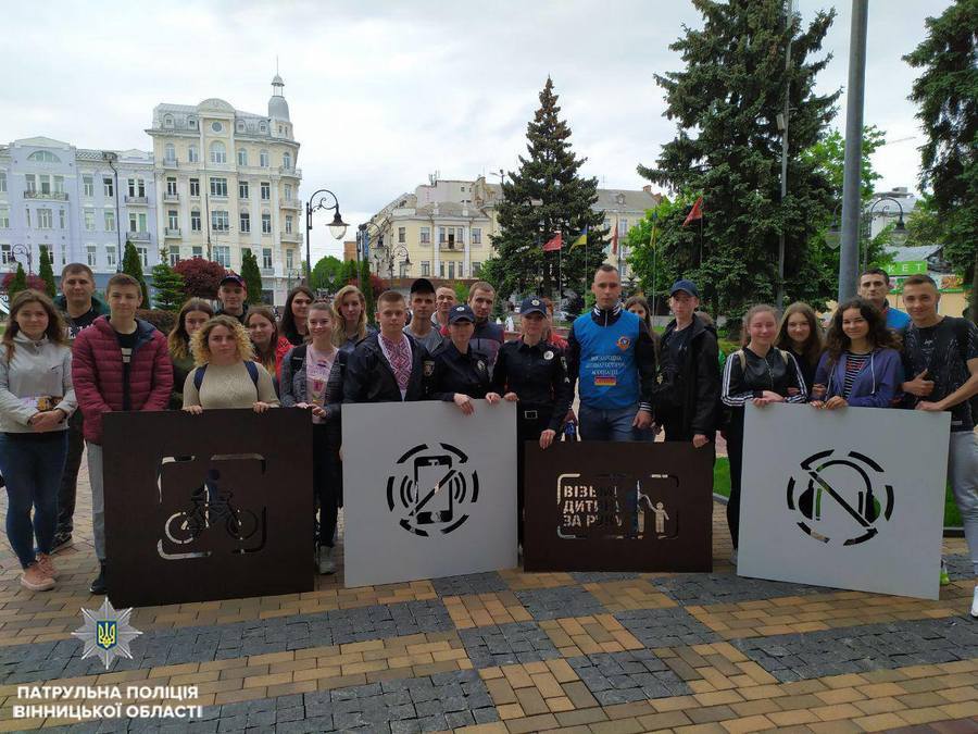 В центрі Вінниці біля пішохідних переходів з'явились  написи-нагадування