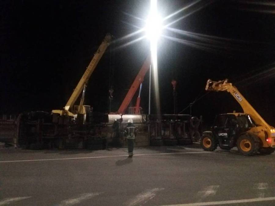 На Вінниччині перекинулась цистерна з вогненебезпечною речовиною