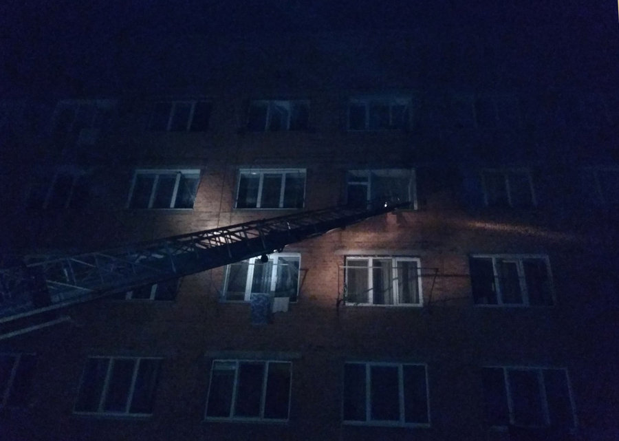 У Вінниці горіла квартира в колишньому гуртожитку. Евакуйовано 40 людей