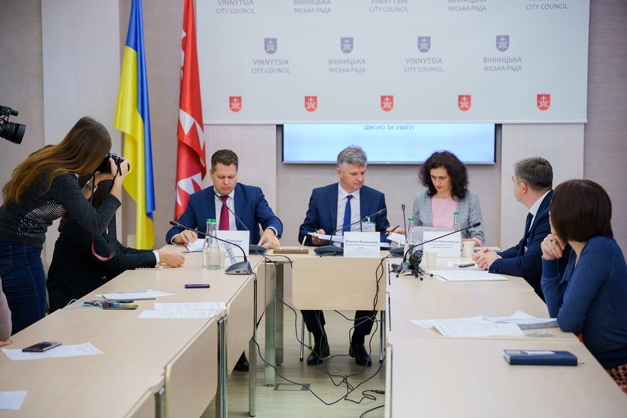 У Вінницькій міській раді підписали договір про співпрацю з АТ «КРЕДОБАНК»