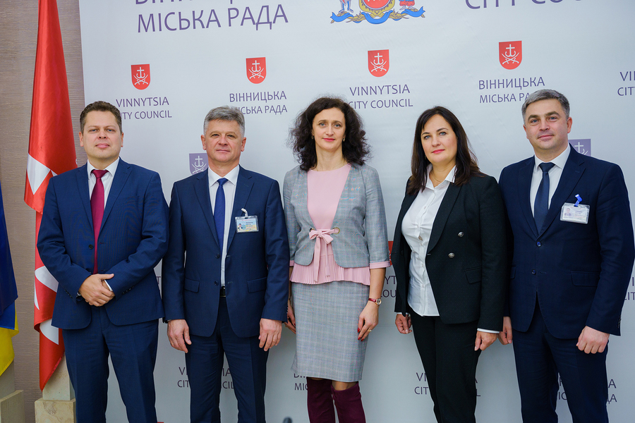 У Вінницькій міській раді підписали договір про співпрацю з АТ «КРЕДОБАНК»