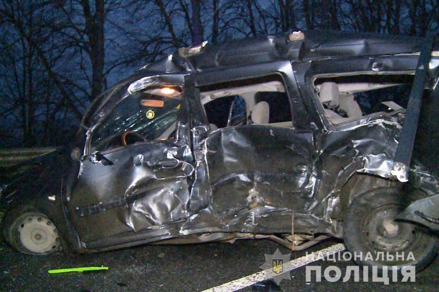 Потрійна ДТП у Вінницькому районі: одна людина загинула