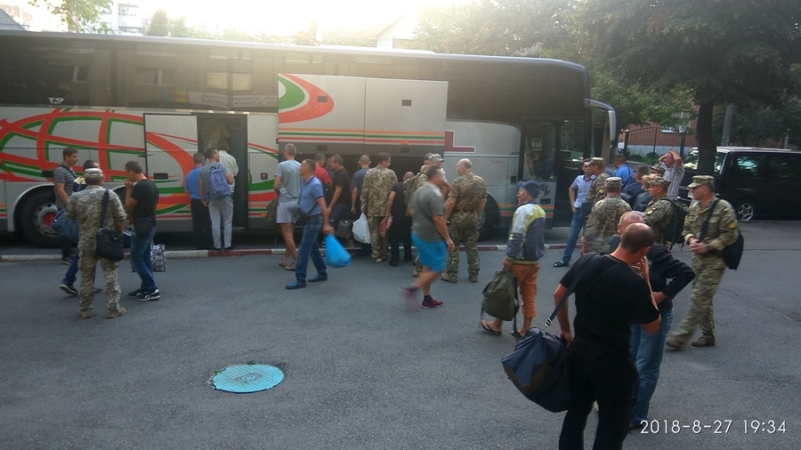 Більше сотні резервістів з Вінниччини відправили на навчання до Миколаєва