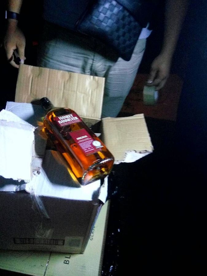 На Вінниччині виявили підпільний цех з виготовлення фальсифікованого алкоголю, який продавали через Інтернет