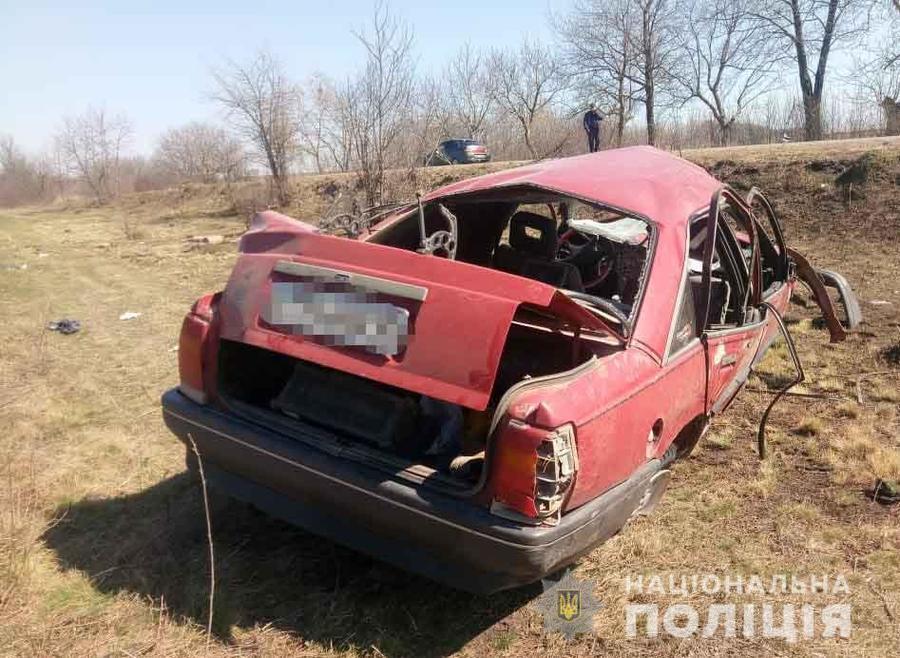 На Вінниччині автомобіль з'їхав у кювет: один з пасажирів загинув