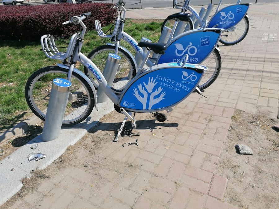 Покалічили Nextbike: біля Петроцентру обікрали станцію муніципального велопрокату