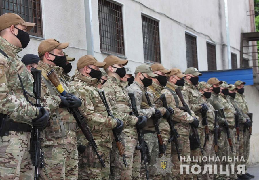 Вінницькі правоохоронці повернулись додому після чотирьох  місяців служби на Сході України